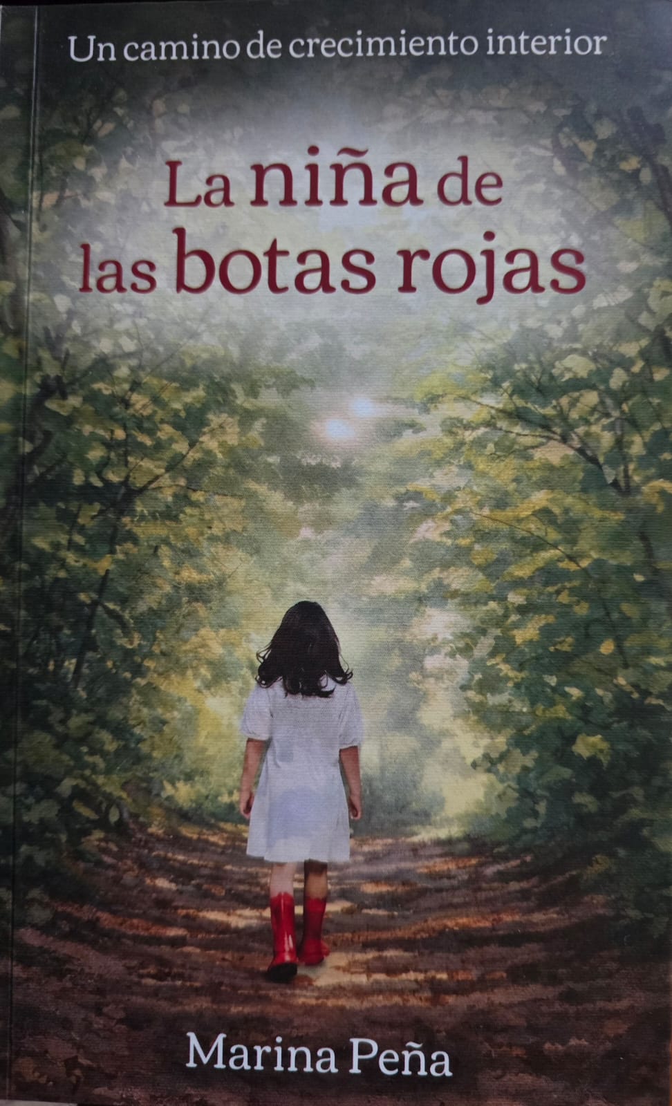 Portada del libro La niña de las botas rojas, de Marina Peña